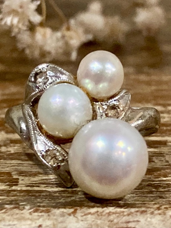 Vintage Jewelry - 10K Gold Triple Pearl Cluster Ring Size 5.25 White Gold